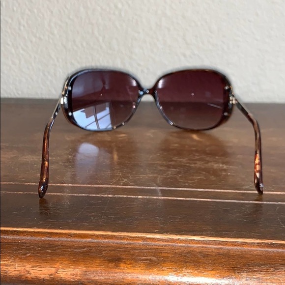 Steve Madden Brown Sunglasses - Picture 4 of 10